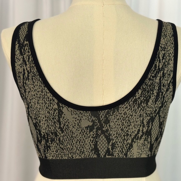 Fabletics Kamila Seamless Black and Tan Sports Bra - Picture 5 of 13